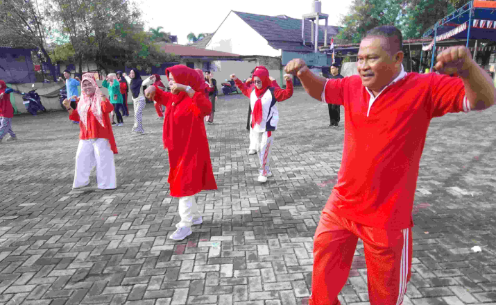 Warga Sambut Hari Kemerdekaan dengan Senam Massal