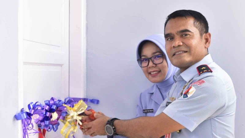 Danlanud Roesmin Nurjadin Serahkan Rumah Gratis di HUT TNI ke-79