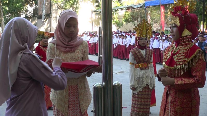 Ratusan Murid Pakai Baju Adat, Peringati Sumpah Pemuda di Pekanbaru