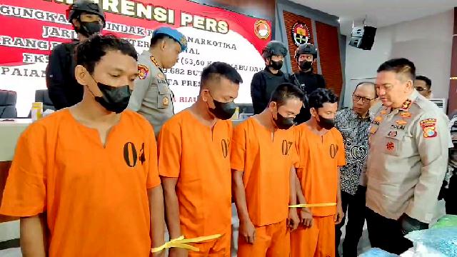 Polda Riau Tangkap Empat Kurir Narkoba Internasional, 53 Kg Sabu Disita