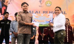 Halal Bihalal Ikafe Unri Meriah, Alumni Serahkan Bantuan Pendidikan