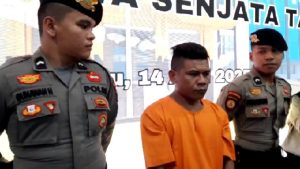 Aksi “Bang Jago” Rusak Mobil di Jalanan Pekanbaru Viral di Media Sosial