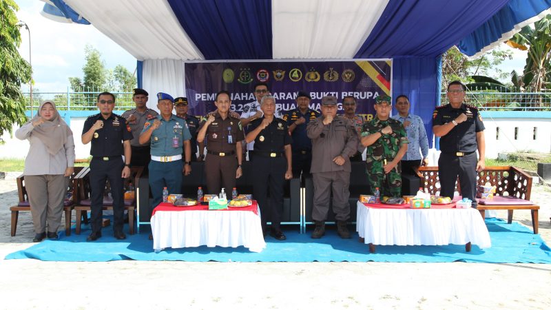 Perkuat Fungsi Pengawasan, Bea Cukai Riau Musnahkan Mangga Ilegal