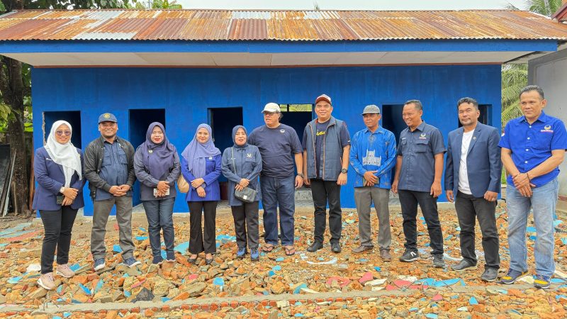 NasDem Riau Laksanakan Restorasi Kakus dan Pendidikan Politik di Siak
