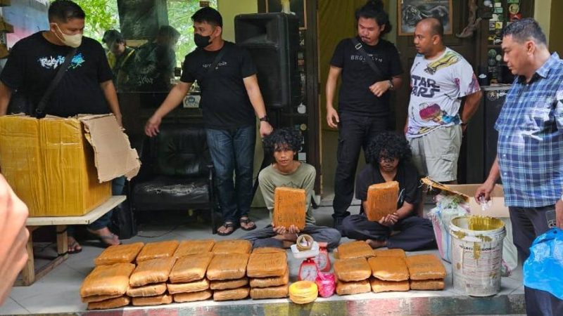 BNNP Riau Geledah Kampus UIN Suska, Temukan 63 Kg Ganja